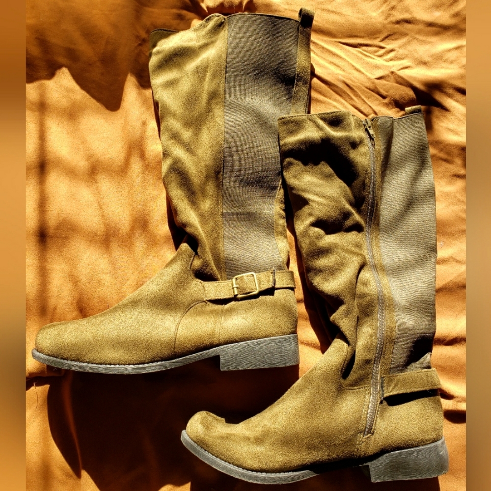 Rouge Helium Boots Olive Green Size 11